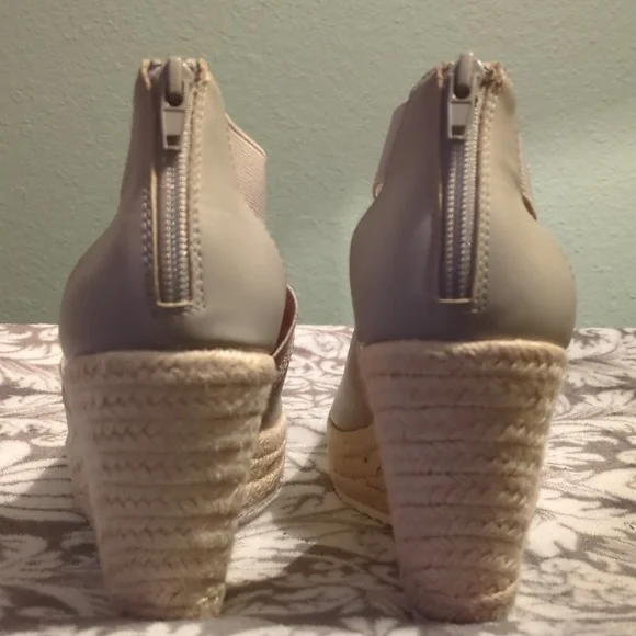 Report Wedge Grey Sandal - Picture 2 of 4